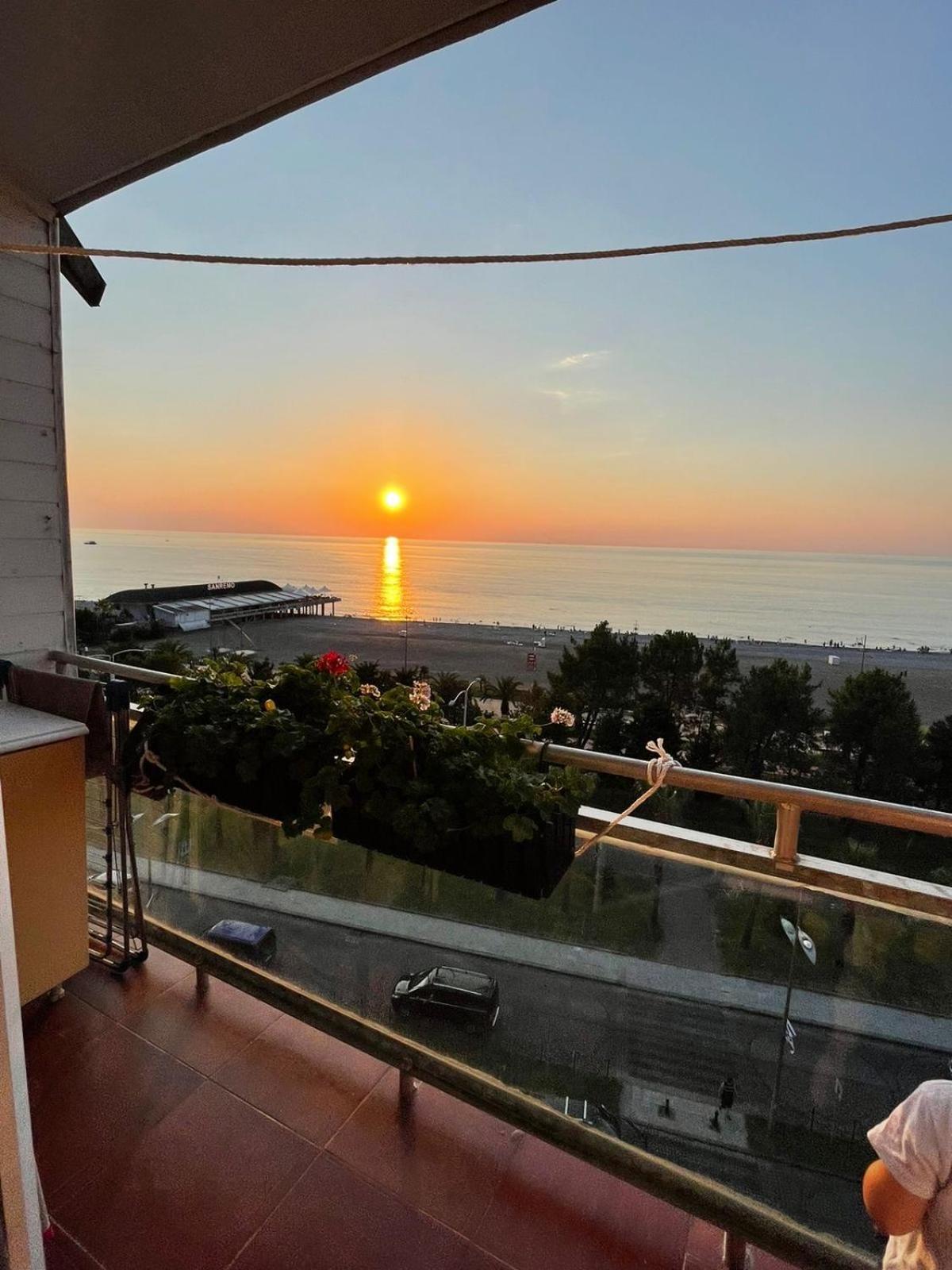 Apartment Irma Rustaveli 57 Batoemi Buitenkant foto