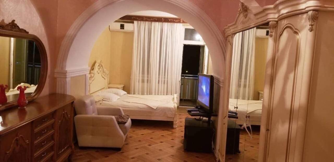 Apartment Irma Rustaveli 57 Batoemi Buitenkant foto