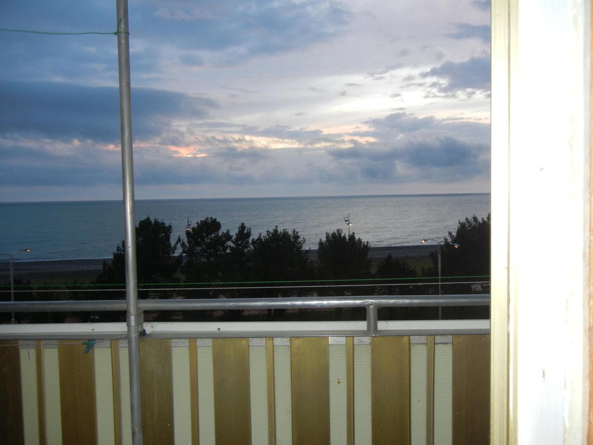 Apartment Irma Rustaveli 57 Batoemi Buitenkant foto